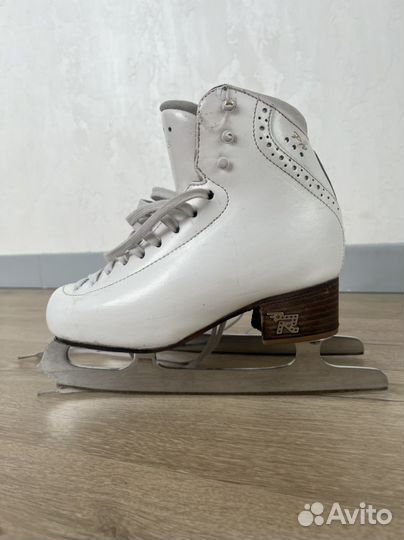 Коньки фигурные