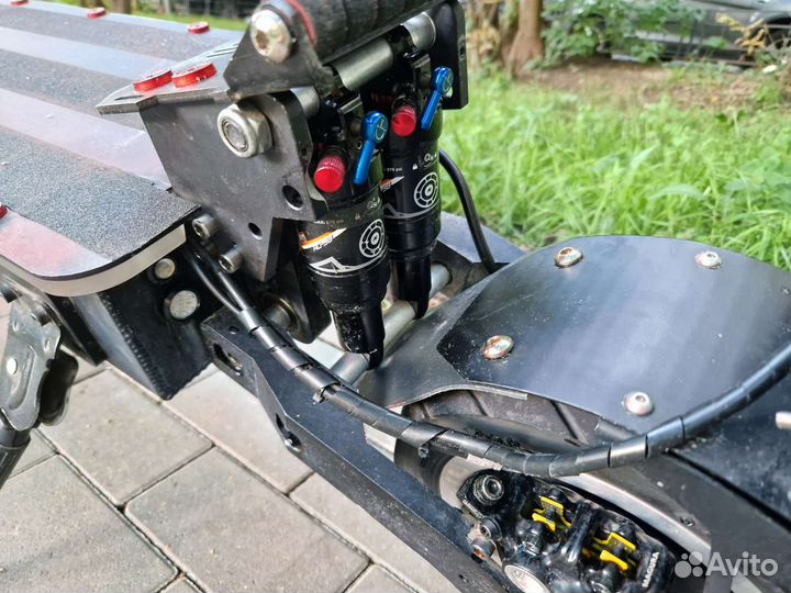 Электросамокат Toursor Bizon