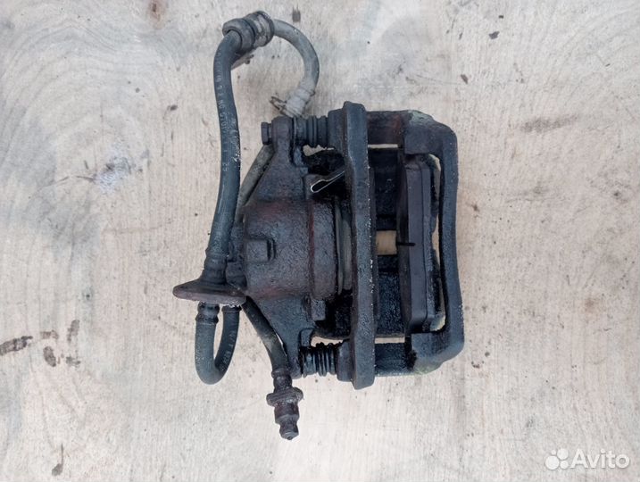 Суппорт тормозной передний левый Honda Civic 6