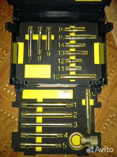 Крюк буксировочный