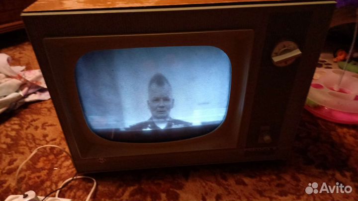 Старинный телевизор. Рекорд 6