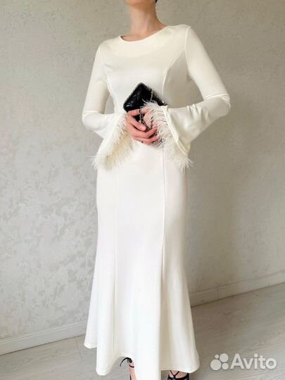 Вечернее платье макси с перьями