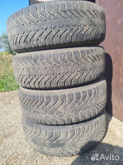 Goodyear UltraGrip 500 235/60 R18 107T