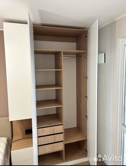 Шкаф распашной в спальню белый с зеркалом А506