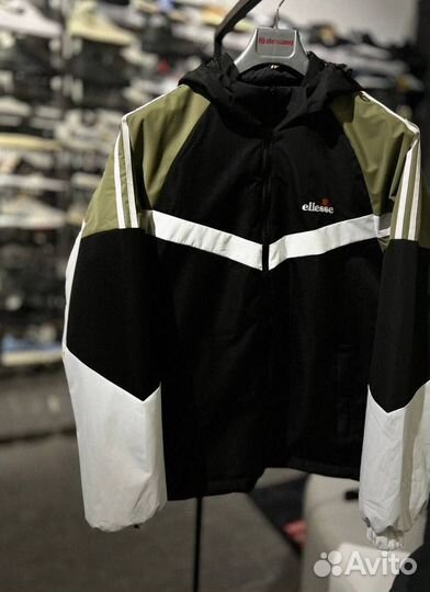 Весенний look: мужская куртка Ellesse