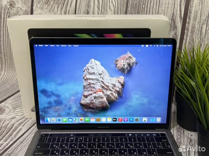 Apple MacBook Pro 13 2020 M1 8/256Gb Touch Bar