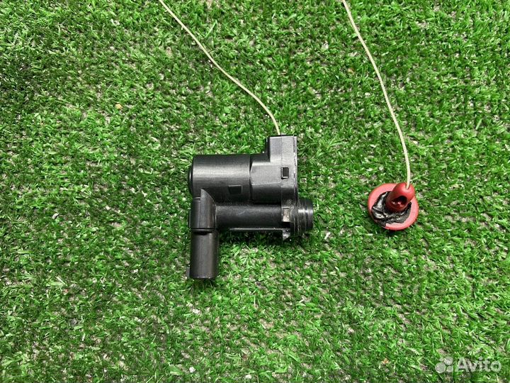 Моторчик лючка бензобака Porsche Macan