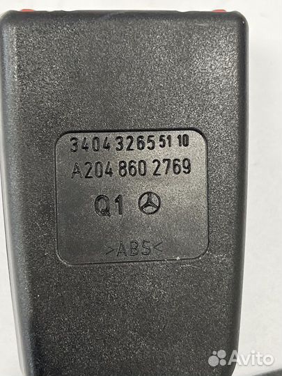 Ответная часть ремня задняя левая Мерседес W204