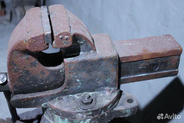 Тиски слесарные поворотные СССР