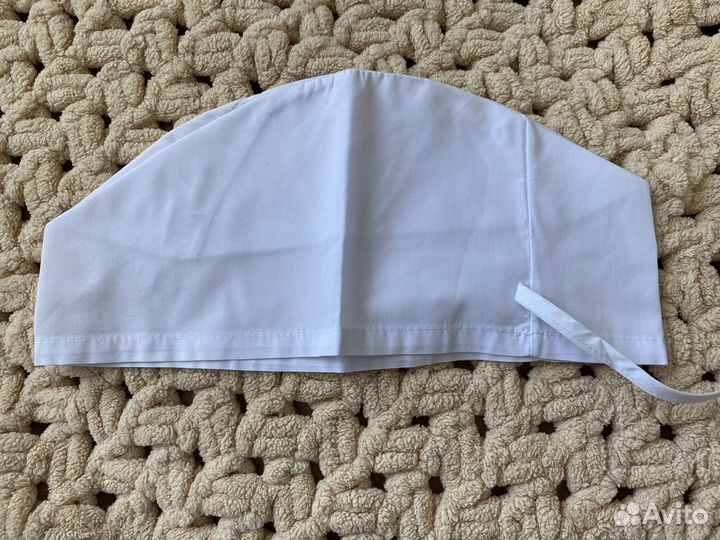 Белая медицинская шапочка многоразовая