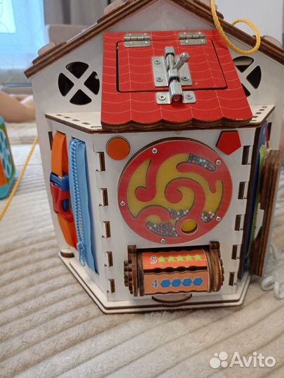 Бизиборд домик