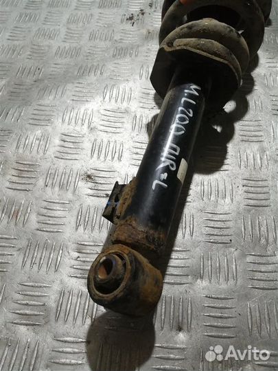 Стойка подвески передняя правая Mitsubishi L 200