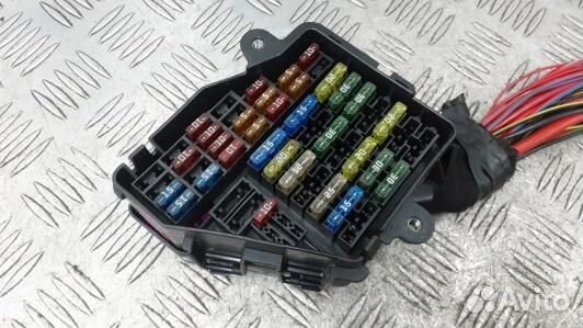 Блок предохранителей audi A4 B7 (93O01M101)