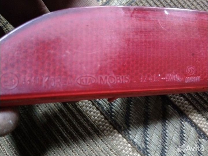 Отражатель заднего бампера левый