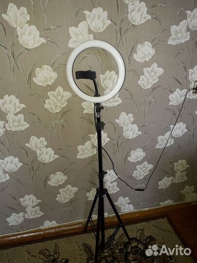 Кольцевая лампа со штативом бу