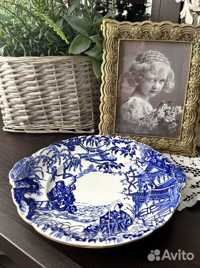 Антикварное блюдо Royal Crown Derby