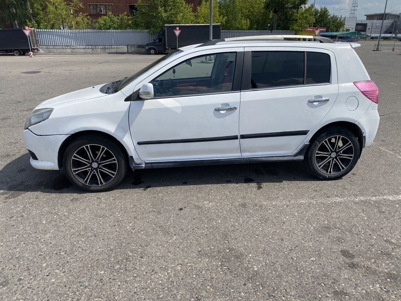 Geely MK Cross: фото владельца