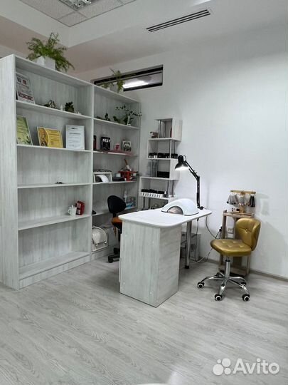 Сдается маникюрный столик