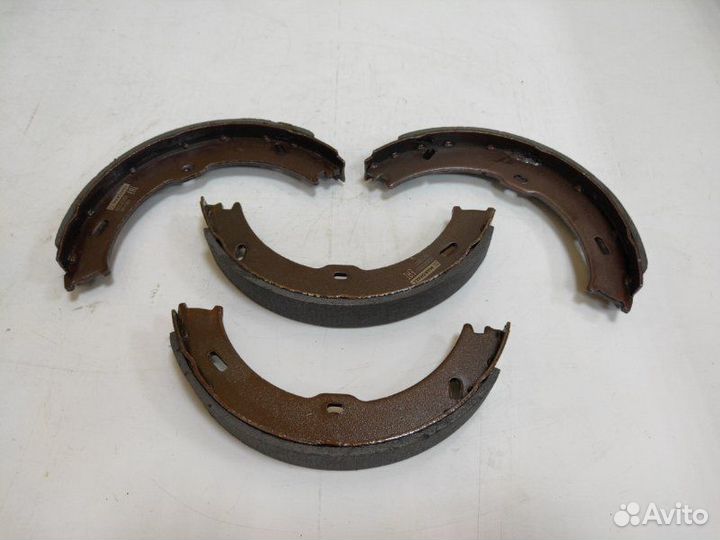 Колодки стояночного тормоза задние Mercedes-Benz