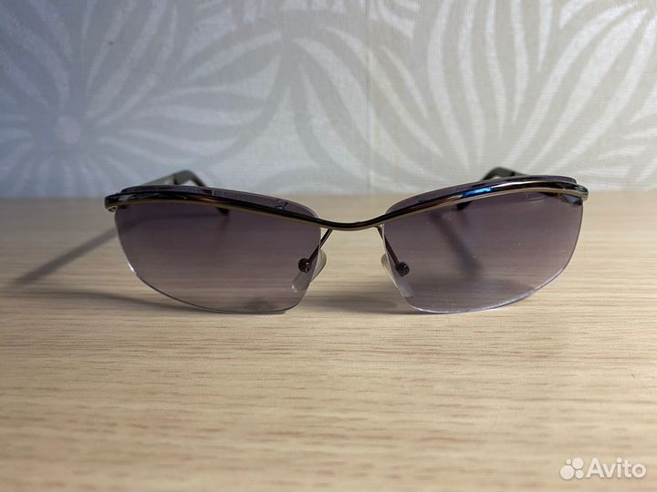 Солнцезащитные очки,футляры, соломенная шляпа