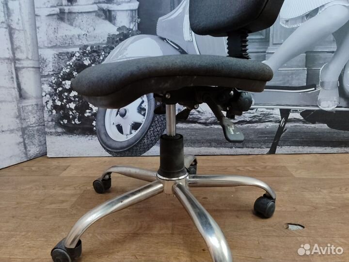 Кресло компьютерное без подлокотников б/у 12-163