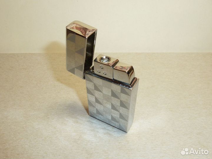 Зажигалка газовая