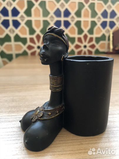 Африканка подставка для ручек