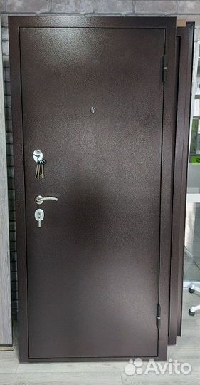 Дверь металлическая в квартиру