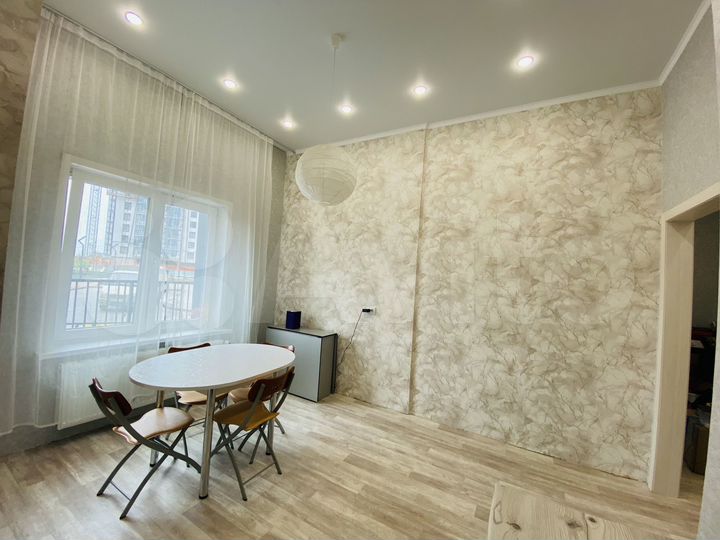 3-к. квартира, 60 м², 1/18 эт.