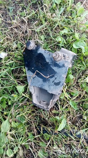 Кронштейн опоры МКПП Volkswagen Transporter T4 2.4