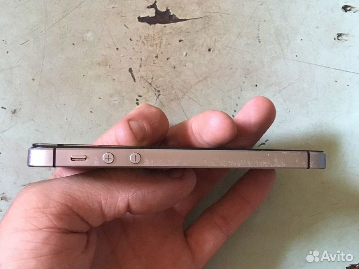 Телефон iPhone se