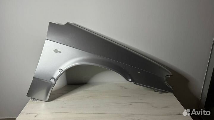 Крыло переднее