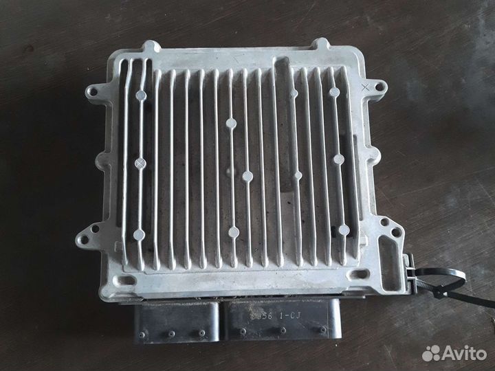 Блок управления двигателем Mercedes 6429004701