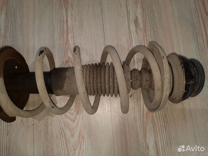 Амортизатор стойка зад Renault kaptur