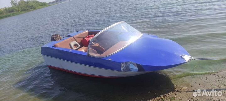 Прогулочный катер