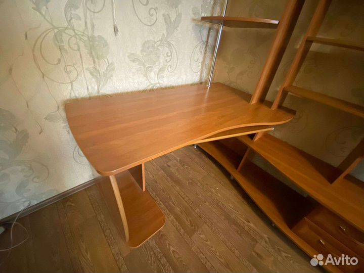 Большой компьютерный стол