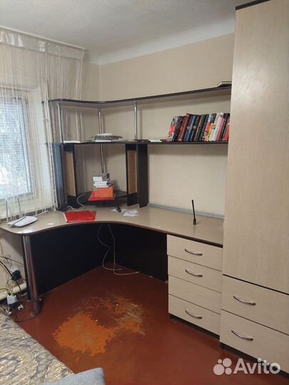 Компьютерный стол и шкаф