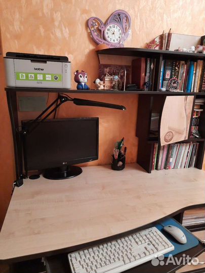 Письменный стол со стулом