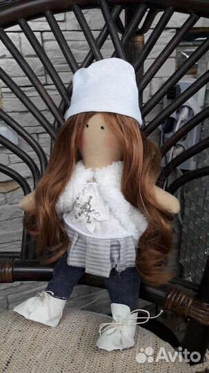 Кукла ручной работы с одеждой