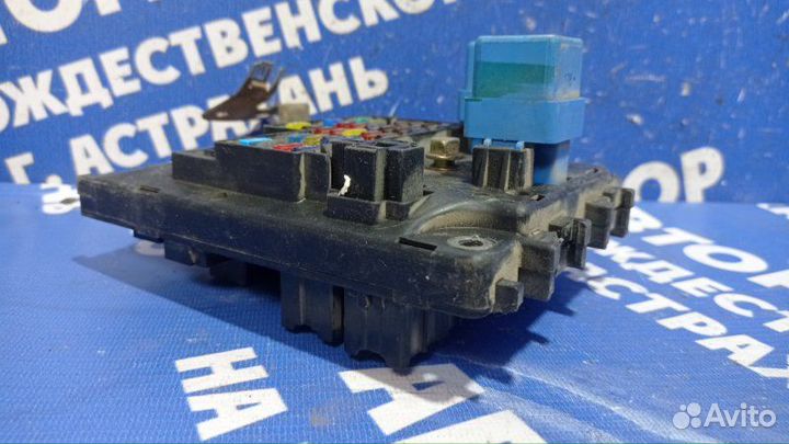 Блок предохранителей салона Nissan Primera P11