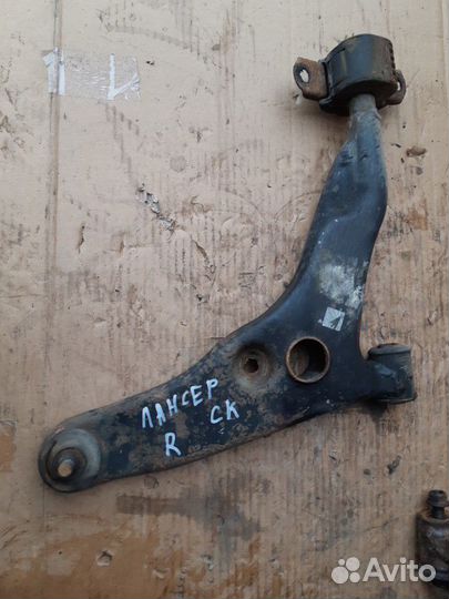 Рычаг передний Митцубиси Ланцер 7 CK 96-03