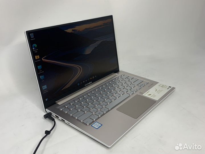 Ноутбук asus 13,3 IPS I5 SSD DDR4