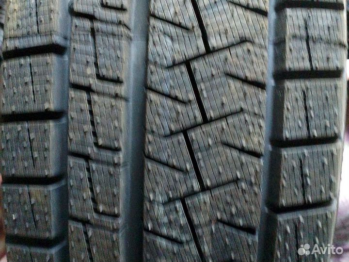 Pirelli Formula Ice FR 185/65 R15