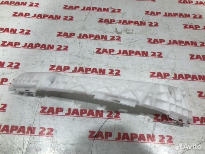 Крепление бампера заднее правое Toyota Estima