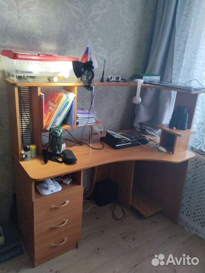 Продам письменный/компьютерный стол