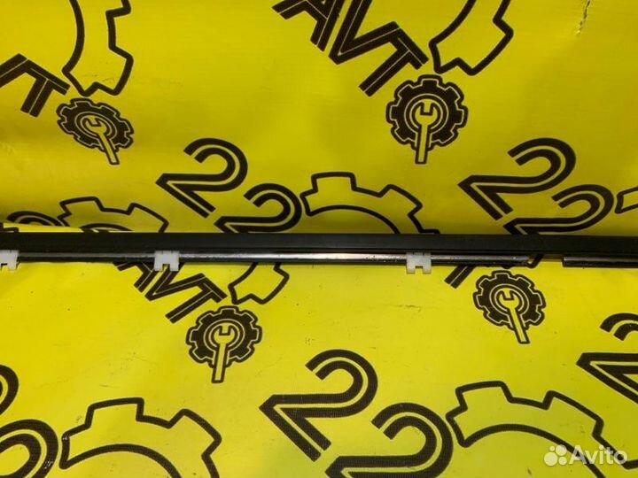 Молдинг стекла (на дверь) задний левый Nissan