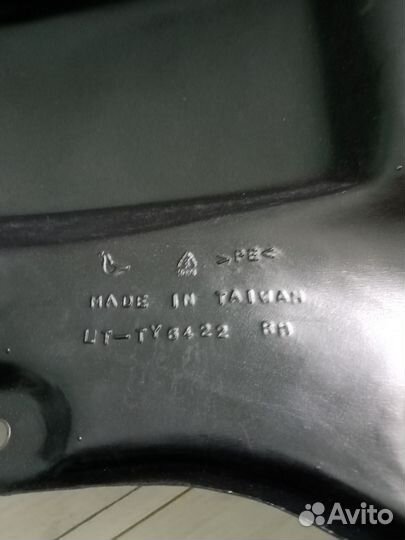 Подкрылок передний правый RAV4