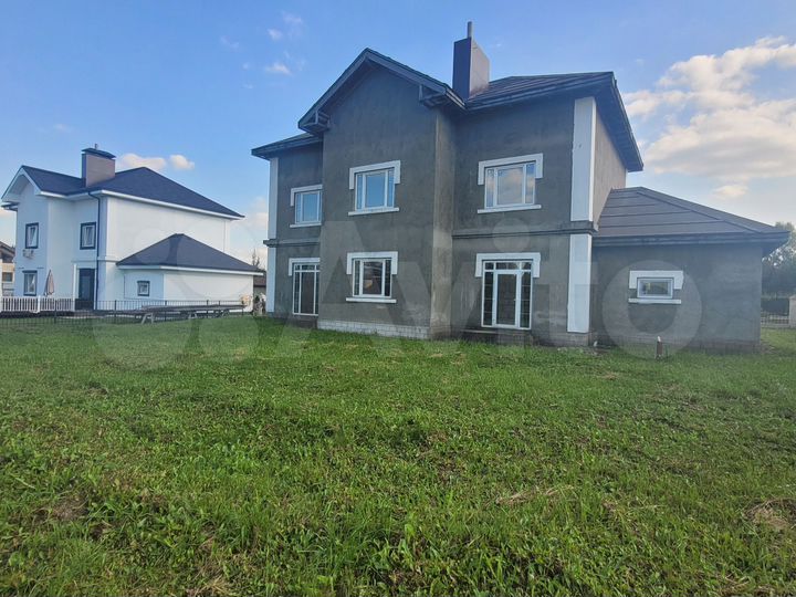 Дом 376,9 м² на участке 10 сот.