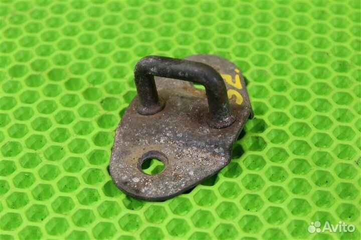 Петля замка багажника Mazda Bongo SK82MN F8 2008