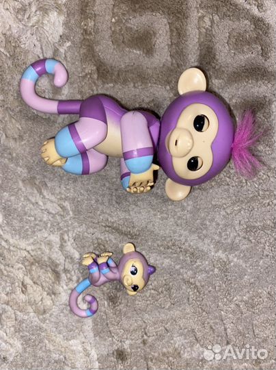 Игрушка интерактивная обезьянка Fingerlings